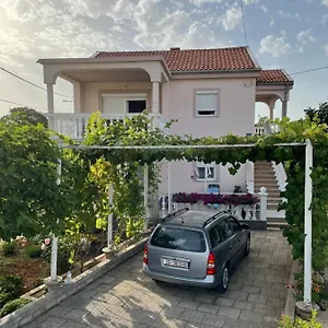 Mirela Apartman